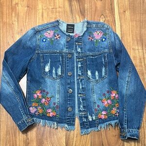 CARTISE Floral Embroidered Denim Jacket
